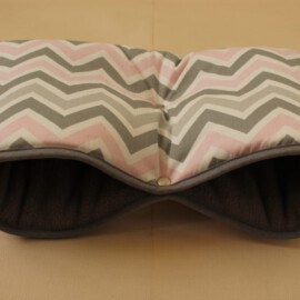 Stroller muff , Chevron zigzag rosa/gray