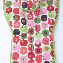 Seat liner & shoulder pads for  "Bugaboo" , Apples print on a beige