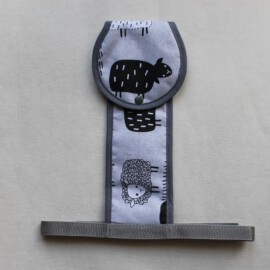 Crotch strap for stroller, Sheep on a gray/black