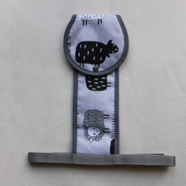 Crotch strap for stroller, Sheep on a gray/black
